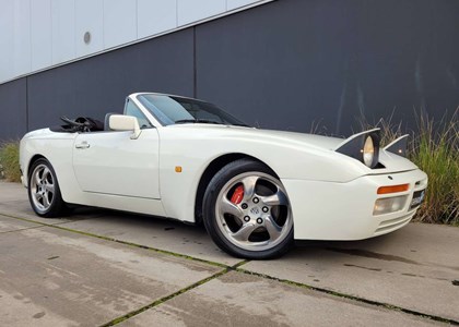 Porsche 944